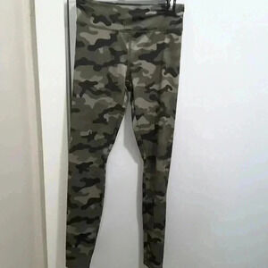 Forever 21 camouflage print pant